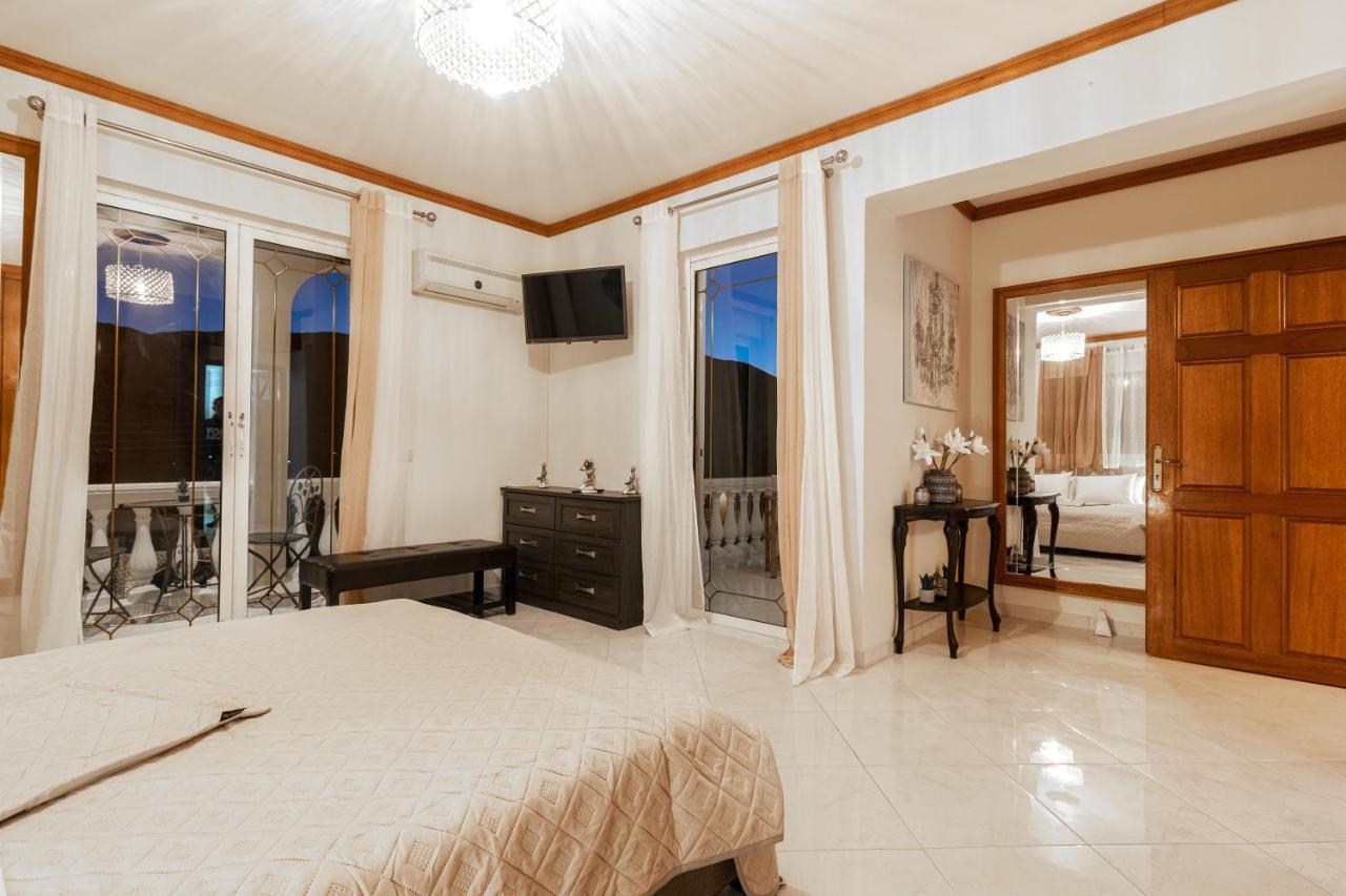 Galadriel Villa With Private Pool & Jacuzzi Káto Jerakári Kültér fotó