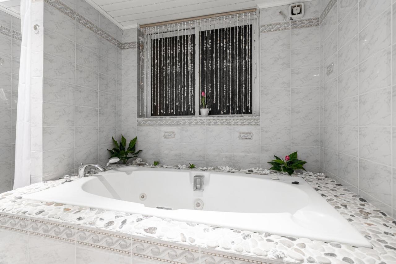 Galadriel Villa With Private Pool & Jacuzzi Káto Jerakári Kültér fotó
