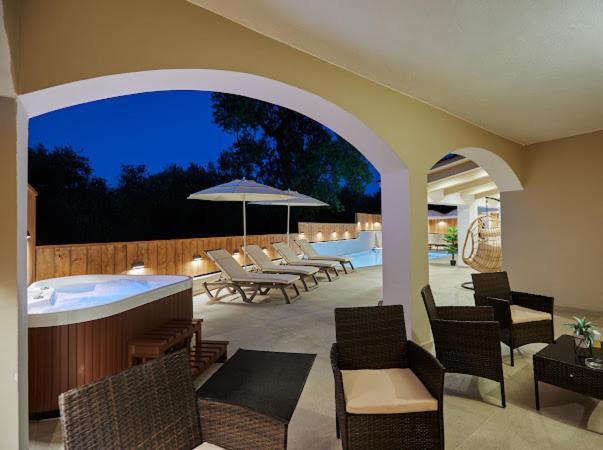 Galadriel Villa With Private Pool & Jacuzzi Káto Jerakári Kültér fotó